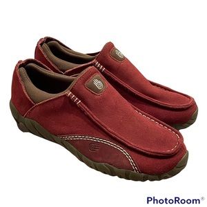 Teva Women’s Slip On Hiking Shoes Burgundy Size 8 suede Preowned great condition